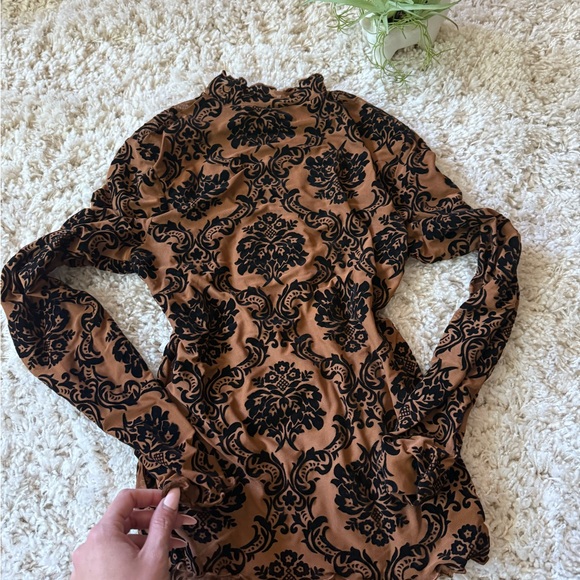 Elegant Brown and Black Floral Long Sleeve Top - Picture 1 of 4